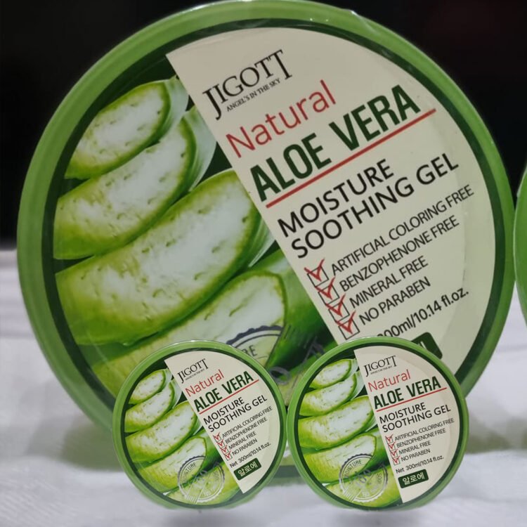 NATURAL ALOE VERA MOISTURE SOOTHING GEL